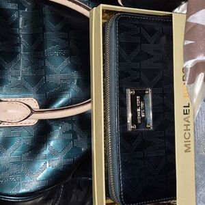 💚Michael Kors 3pc Hunter Green Patent Signature Satchel, Wallet & Cosmetic Bag